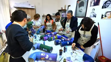Atık su borularından sokak hayvanları için mama kabı
