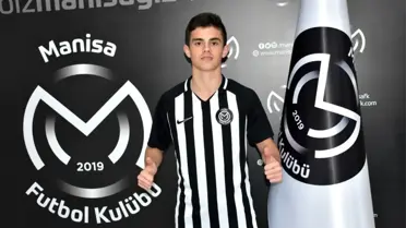 Manisa FK, 16 yaşındaki oyuncuyla profesyonel sözleşme imzaladı