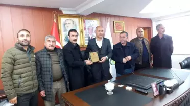 Muhtarlardan Başkan Altın'a plaket