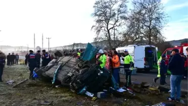 Kamyon çarpan otomobildeki çift yaşamını yitirdi