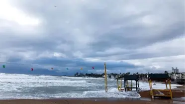 Antalya'da dev dalgalar, falezleri dövdü (4)