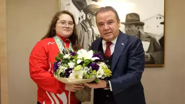 Avrupa Şampiyonu Aleyna'dan Başkan Böcek ve Esen'e ziyaret