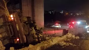 Bitkisel yağ yüklü kamyon şarampole yuvarlandı: 1 yaralı