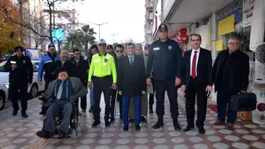Kaldırımdaki 'sarı çizgiler' için farkındalık yürüyüşü