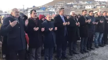 Buz gibi havada Sarıkamış şehitleri için saygı nöbeti