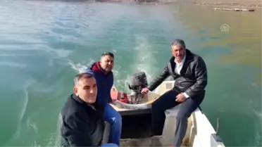 Muş'ta baraj gölü balıkçıların geçim kaynağı oldu