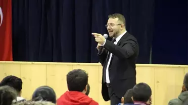 Prof. Dr. Türkez ortaokul öğrencilerine 'bor'u anlattı