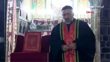 Diyarbakır tarihi meryem ana kilisesi'nde noel ayini