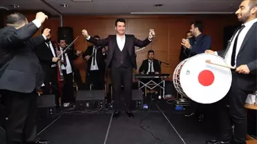 Murat Kurşun şarkılarıyla moral oldu