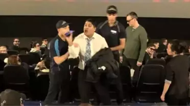 Star Wars hayranı bir kişi, film esnasında telefonuna bakan adamı yumrukladı