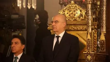 Yunanistan Dışişleri Bakanı Dendias, Fener Rum Patrikhanesi'nde Noel ayinine katıldı