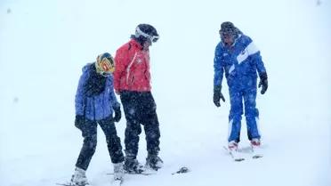 Uludağ'da geç gelen kar tatilcileri sevindirdi