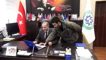 Kafkas Üniversitesi Rektörü Kapu, AA'nın 'Yılın Fotoğrafları' oylamasına katıldı