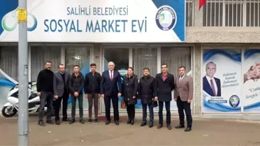 Salihli'de öğrencilerden sosyal markete anlamlı yardım