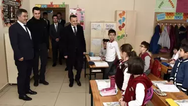 Vali Taşbilek'ten minik öğrencilere 'Ensar' teşekkürü