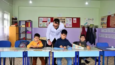 Arkadaşından etkilenip görme engelli öğrencilere 'ışık' oldu