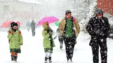 Karaman'ın üç ilçesinde yoğun kar yağışı nedeniyle okullar tatil edildi