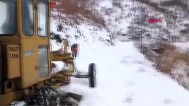 Manisa alaşehir'in kırsal mahallelerinde belediye ekiplerinin kar mesaisi