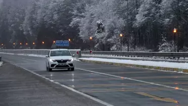 Bolu Dağı'nda kar yağışı devam ediyor