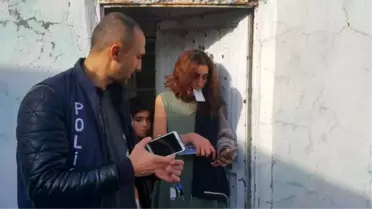 Boşandığı eşini evinde dövdü