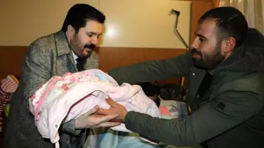 Ağrı Belediye Başkanı Sayan'dan, yılın ilk bebeğine hediye