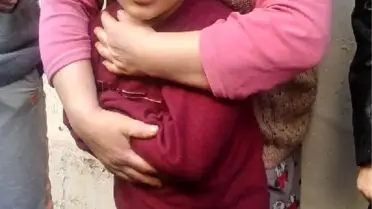 Küçük İbrahim sobayı tutuşturmak isterken evi yaktı