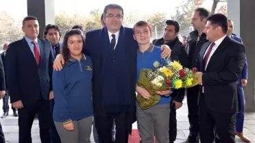 Vali Memiş'ten Erzurum Lisesi'ne ziyaret
