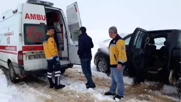 Yolu kapalı köydeki kanser hastası için seferber oldular