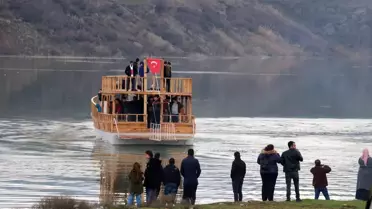Denizi olmayan kentte 'tekne turu' keyfi