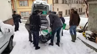 Evde bıçaklanmış kadın cesedi ile yakılmış erkek cesedi bulundu