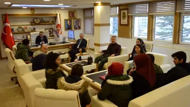 Okul sporlarında dereceye giren öğrencilerden Başkan Özdemir'e ziyaret