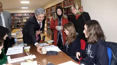Yozgat Belediye Başkanı Köse, kütüphanedeki öğrencileri ziyaret etti