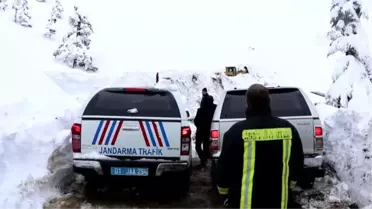 Çığ düşmesi sonucu kurtarılan 2 kişi hastaneye kaldırıldı (2)