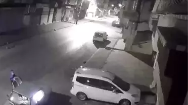 Hırsızlıkla suçlayan komşusunun otomobilini yaktı
