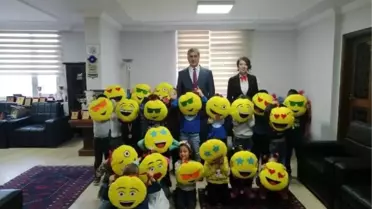 Kurum amirlerinden çocuklara masal ziyafeti