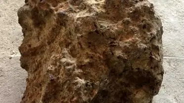 Tarlasında bulup, banka kasasında sakladığı 'gök taşı', müzede sergilenecek