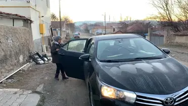 Sokak köpeklerinden korkan öğrencilere makam aracını tahsis etti