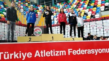 Tatar'ın öğrencileri İstanbul'dan 3 madalya ile döndü