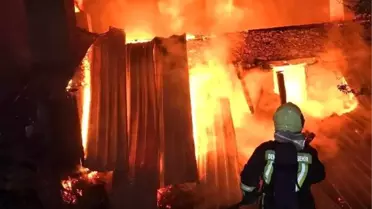 2 katlı ev, 3,5 saatlik yangında kül oldu