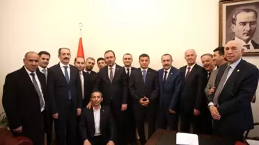AK Parti Van milletvekilleri Kartal ile Arvas, TBMM'de Van'ın ilçe belediye başkanları ile bir...
