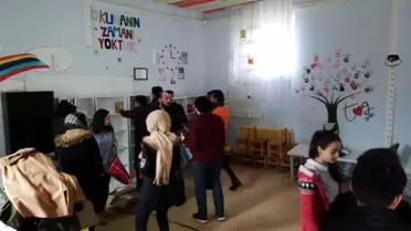 BŞEÜ öğrencilerinden Afyonkarahisar'daki köy okuluna kütüphane desteği