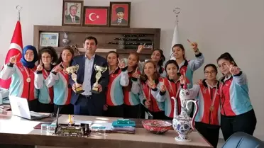 Hüyük Belediye Başkanı Çiğdem, Konya şampiyonu filenin sultanlarını kabul etti