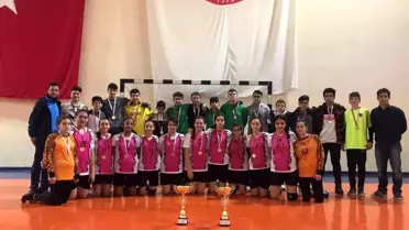 Isparta Hızırbey Ortaokulu üst üste üçüncü kez şampiyon oldu