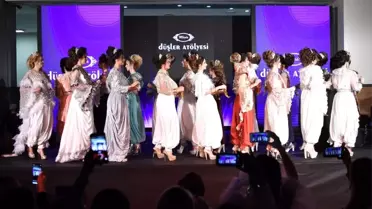 İzmir'de dikkat çeken Balkan defilesi