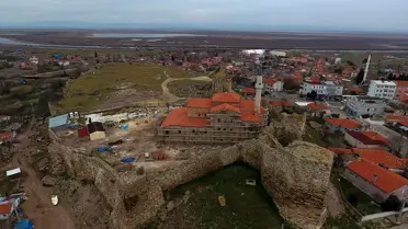 Vakıfların ayağa kaldırdığı sit alanındaki caminin bir köşesi müze olacak