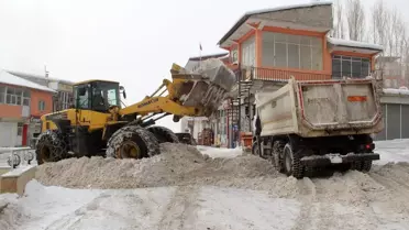 Başkale'de karla mücadele çalışması