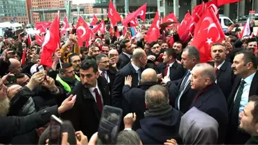 Cumhurbaşkanı Erdoğan, Berlin'de Türklerin sevgi gösterileriyle karşılandı