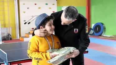 Düzce'de jandarma ekibi, ödül kazanan otizmli sporcuları ziyaret etti