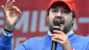 Tunuslu ailenin kapısında 'Uyuşturucu mu satıyorsunuz?' diyen Salvini'ye tepki