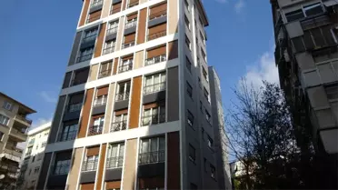 Kadıköy'de feci olay: Binanın şaft boşluğuna düşerek hayatını kaybetti